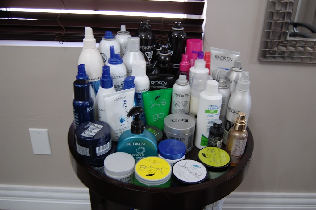 Studio Unisex Elegante par/by Julie Martin | 448 Champlain St, Dieppe, NB E1A 1P3, Canada | Phone: (506) 850-3430