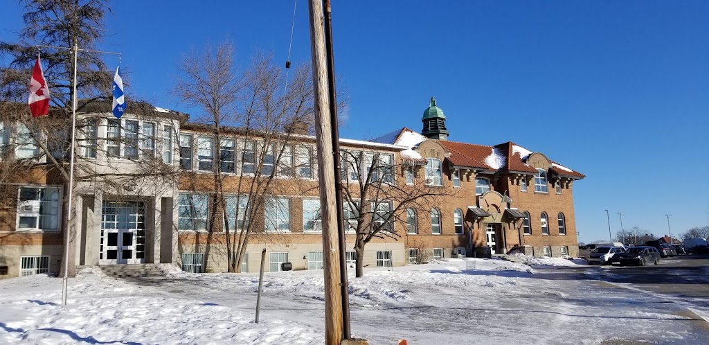 Macdonald High School | 17 Rue Maple, Sainte-Anne-de-Bellevue, QC H9X 2E5, Canada | Phone: (514) 457-3770