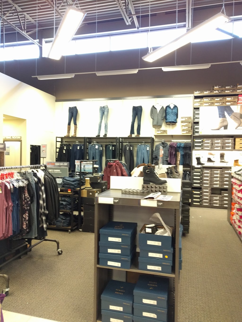 Marks | 1090 Hoover Park Dr, Whitchurch-Stouffville, ON L4A 0K2, Canada | Phone: (905) 642-4622