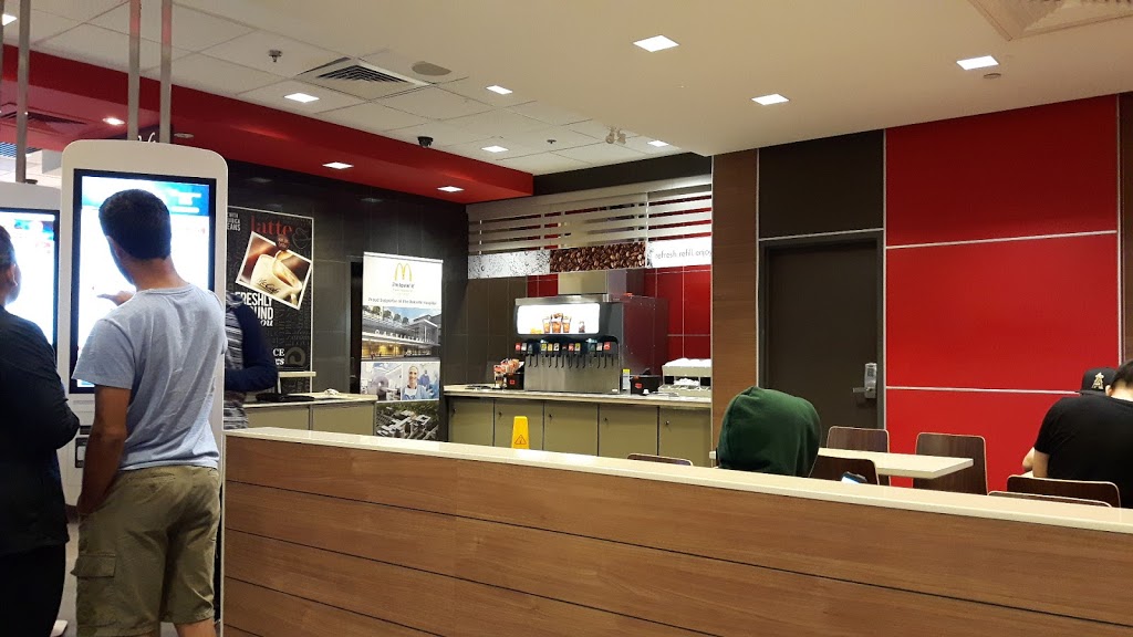 McDonalds | 1500 Upper Middle Rd W, Oakville, ON L6M 3G3, Canada | Phone: (905) 847-6236
