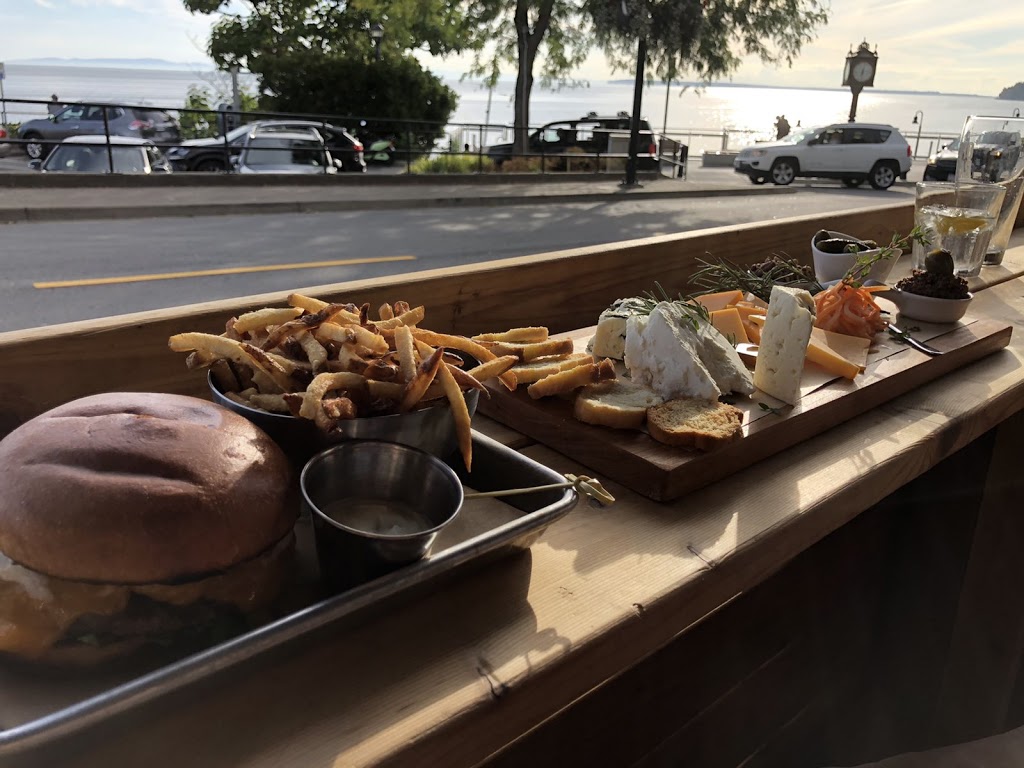 Le Sasquatch | 15065 Marine Dr, White Rock, BC V4B 1C5, Canada | Phone: (604) 385-6333