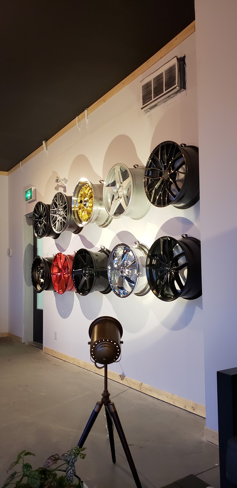 Urban Reifen - Tires and Wheels Ottawa | 26 Caesar Ave, Nepean, ON K2G 0B2, Canada | Phone: (613) 680-1881