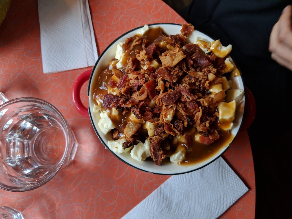 Le Mouton Noir | 2301 Rue de lÉglise, Val-David, QC J0T 2N0, Canada | Phone: (819) 322-1571