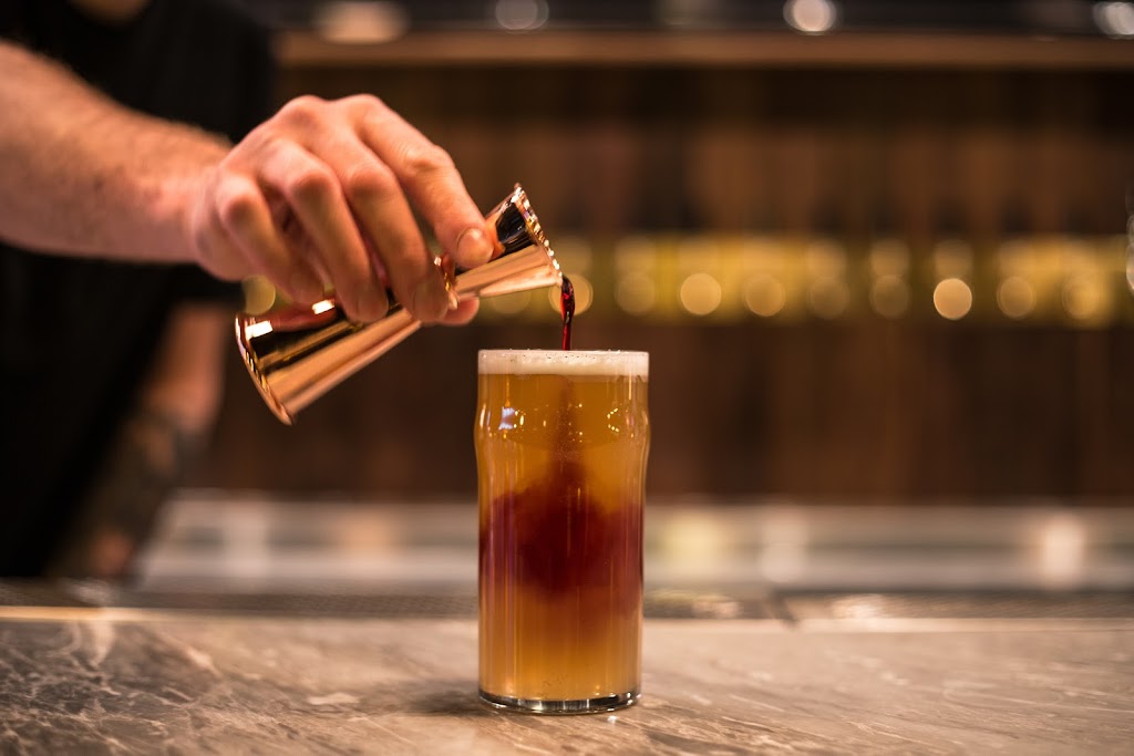 Léos Taproom | 5924 Bd des Grandes-Prairies, Saint-Léonard, QC H1P 1A2, Canada | Phone: (514) 329-5347