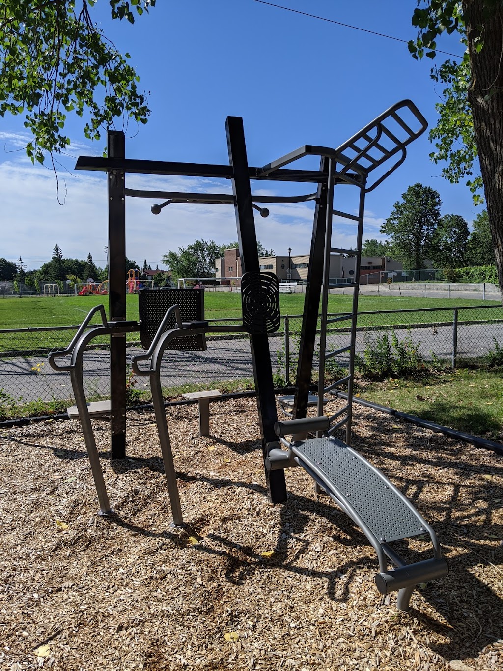 Holleuffer Park | 75 Rue Charlevoix, Kirkland, QC H9J 2T6, Canada | Phone: (514) 630-2719