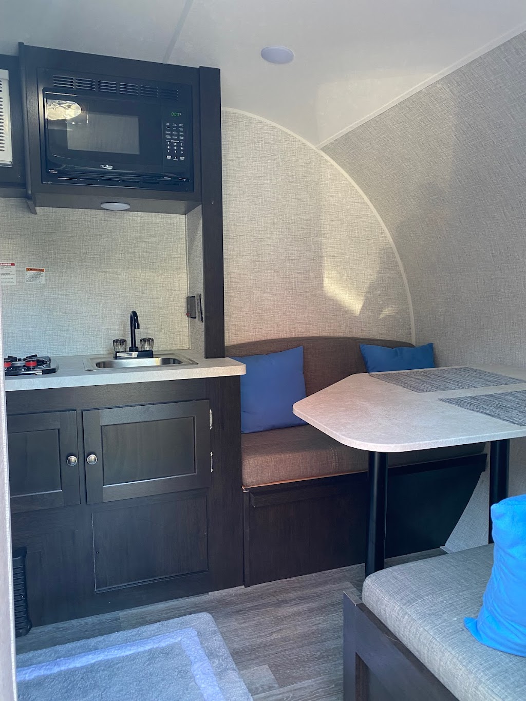 Rolln2TheWoods Camper Rentals | 7 Lisa Jane Ct, Barrie, ON L4M 6M6, Canada | Phone: (705) 722-7752