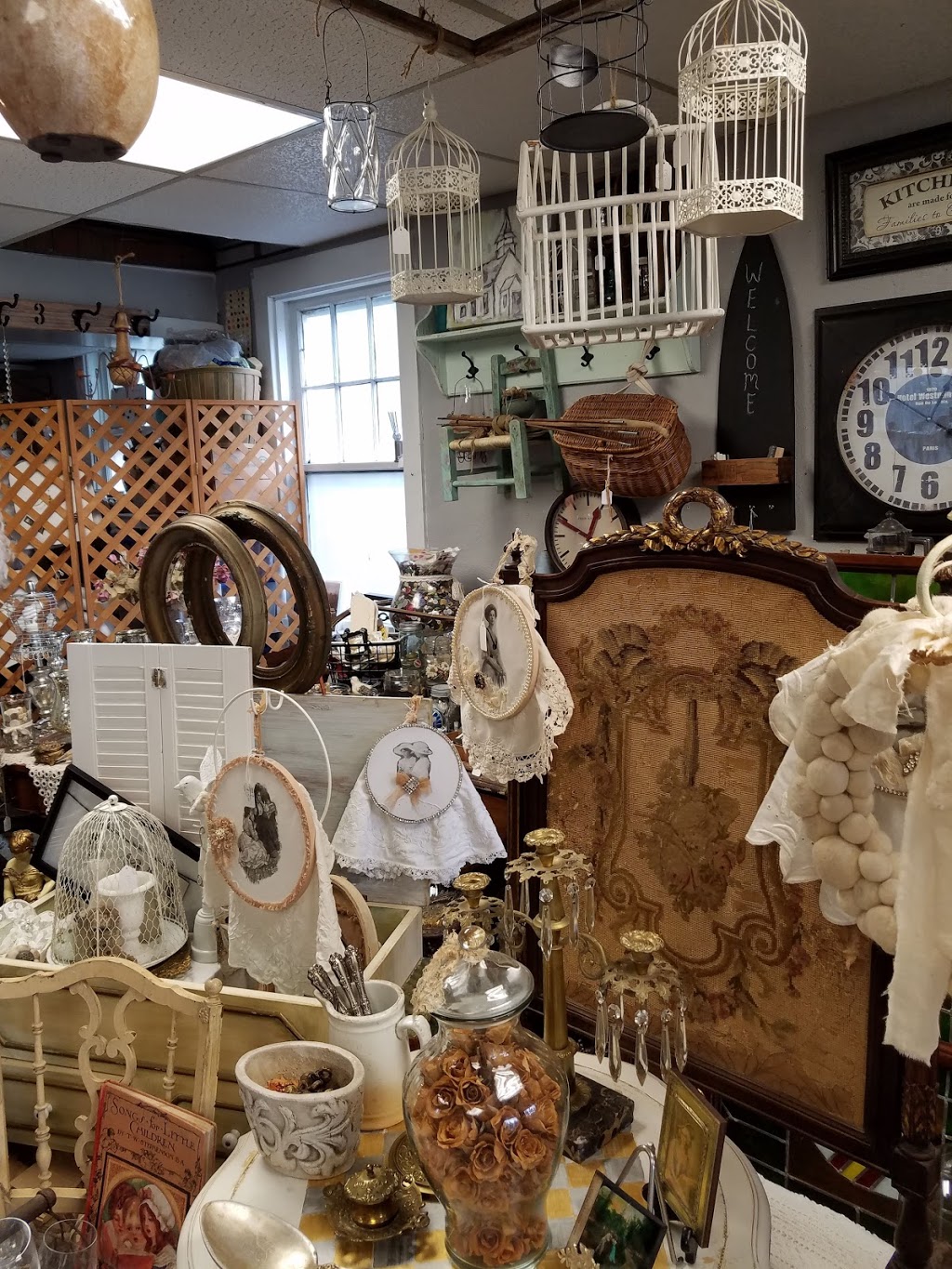 Hen House II | 5961 Goodrich Rd, Clarence Center, NY 14032, USA | Phone: (716) 510-5645
