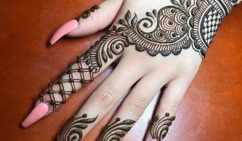 Mehndi artist | Chigwel Ct, Mississauga, ON L4T 1N3, Canada | Phone: (647) 472-3768