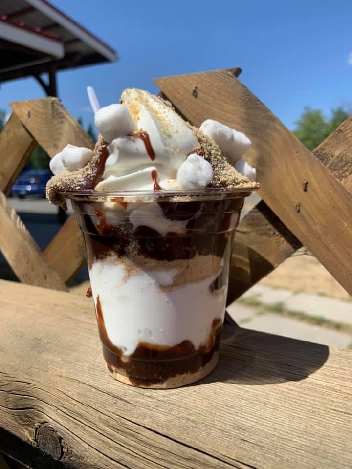 Falcons Nest Cafe | 19 Park Rd, Falcon Beach, MB R0E 0N0, Canada | Phone: (204) 349-2213