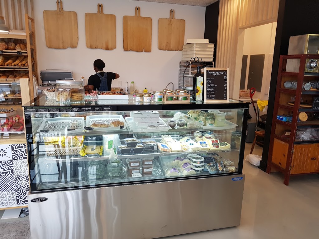 La Femme et Le Boulanger | Boulevard de la Gare, Mont-Saint-Hilaire, QC J3H, Canada | Phone: (450) 467-0972