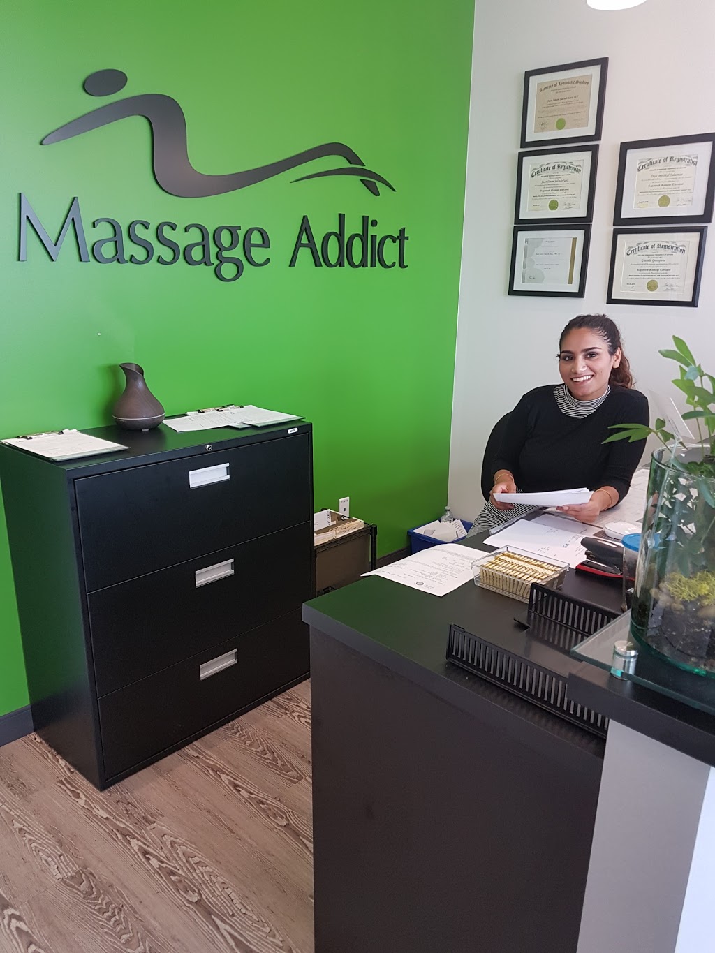 Massage Addict | 1250 Brant St Unit 3B, Burlington, ON L7P 1X8, Canada | Phone: (905) 332-7778