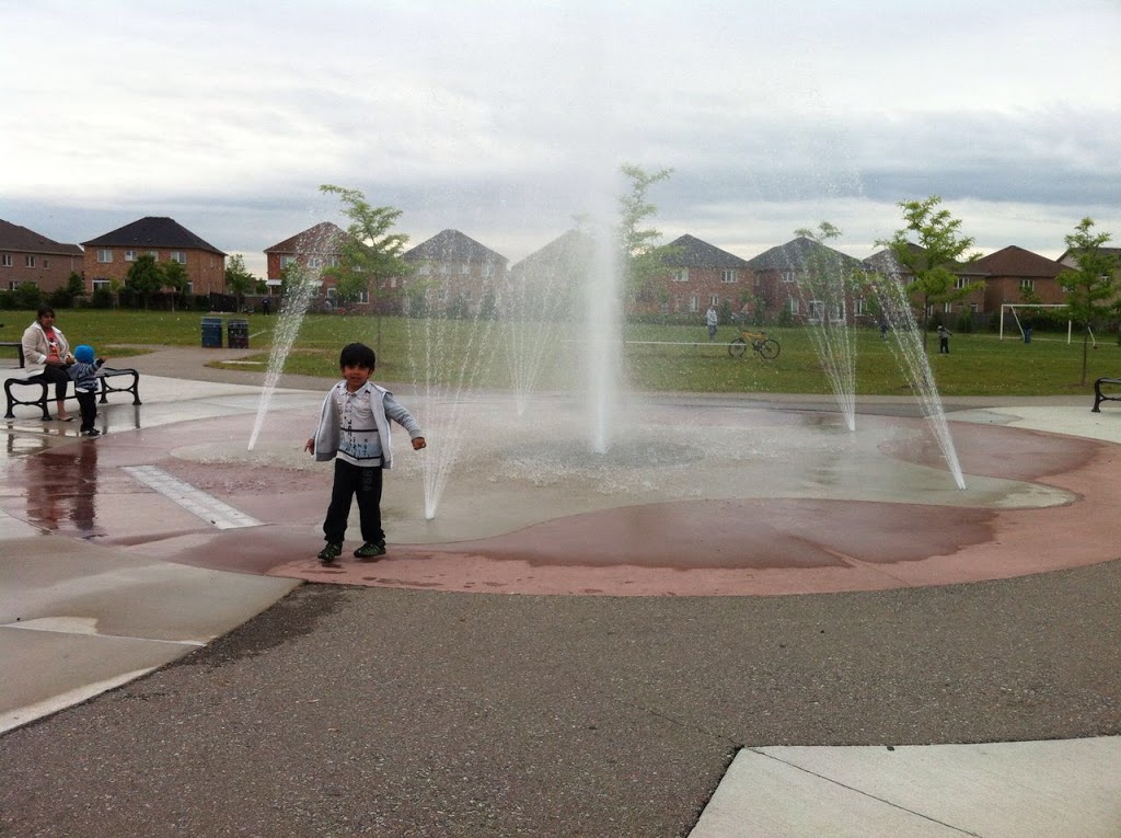 Madill Common Park | 525 Huntington Ridge Dr, Mississauga, ON L5R 2X7, Canada