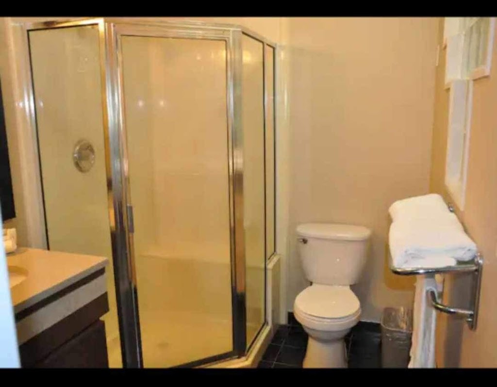 Ocean Marina Hotel | 4850 Beaver Creek Rd, Port Alberni, BC V9Y 7C8, Canada | Phone: (250) 724-2900