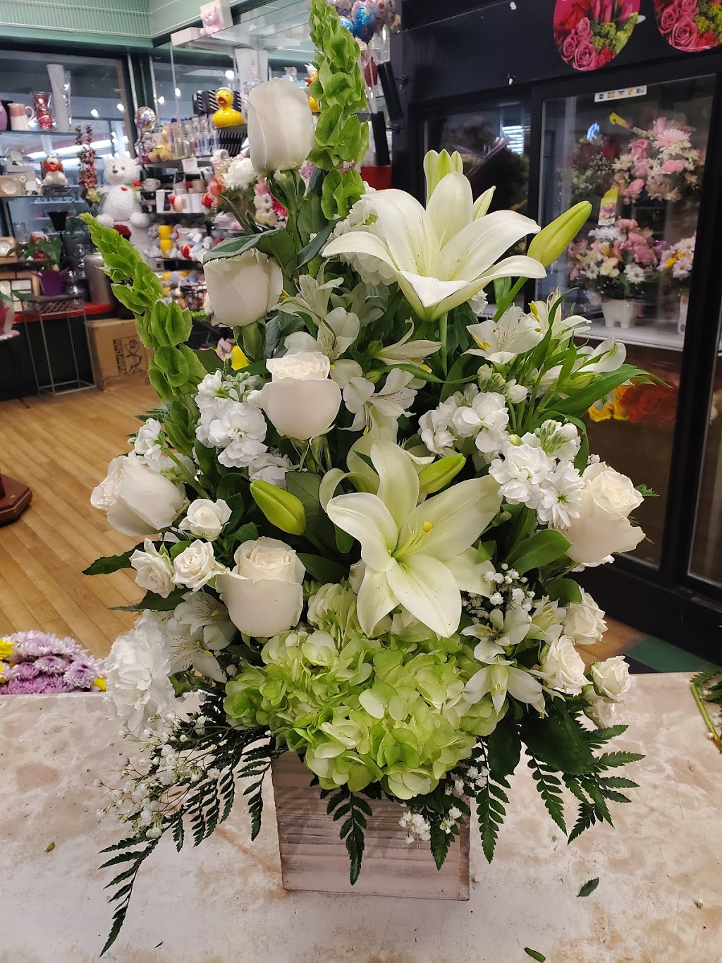 Francescas Flowers & Gifts | 6677 Meadowvale Town Centre Cir #171, Mississauga, ON L5N 2R5, Canada | Phone: (905) 813-4434