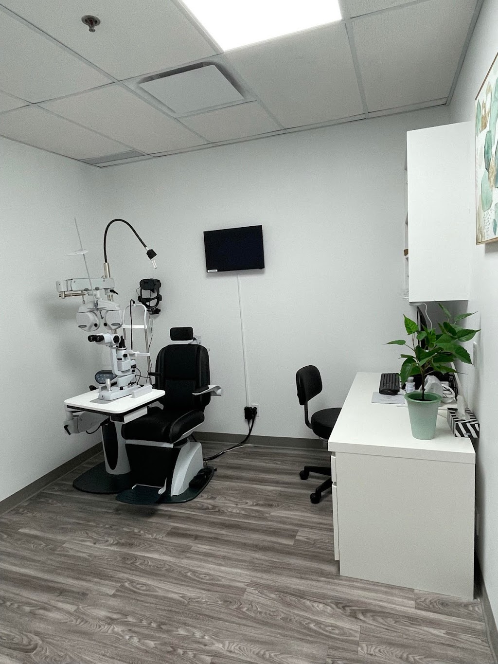 Lunetterie Oko Vision | 8141 Bd Cousineau suite 110, Saint-Hubert, QC J3Z 0G6, Canada | Phone: (450) 812-0333