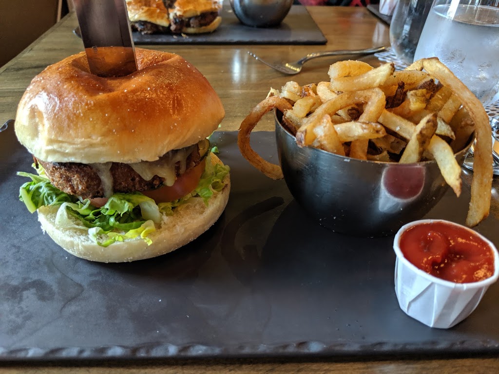 Taris on the Water | 25 W Main St, Welland, ON L3C 1H8, Canada | Phone: (905) 788-0123
