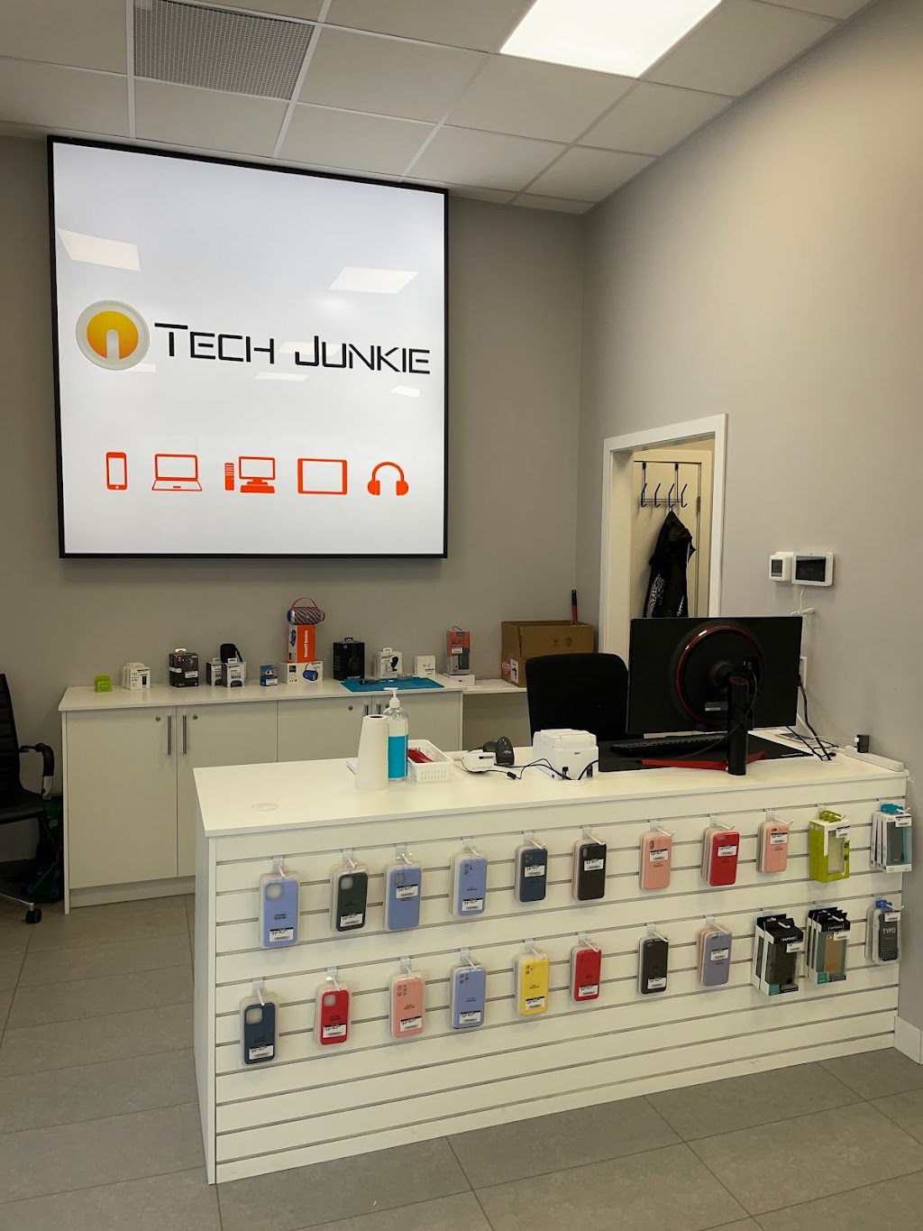 Tech Junkie | 5850 88 Ave NE #3190, Calgary, AB T3J 0Z7, Canada | Phone: (403) 909-0505