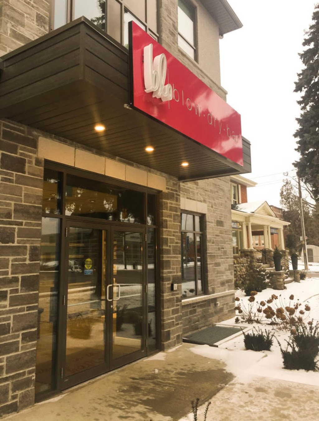 Blo Blow Dry Bar | 616 Brant St, Burlington, ON L7R 2G9, Canada | Phone: (905) 333-0137