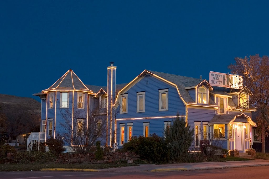 Heartwood Inn | 320 Railway Ave E, Drumheller, AB T0J 0Y4, Canada | Phone: (403) 823-6495