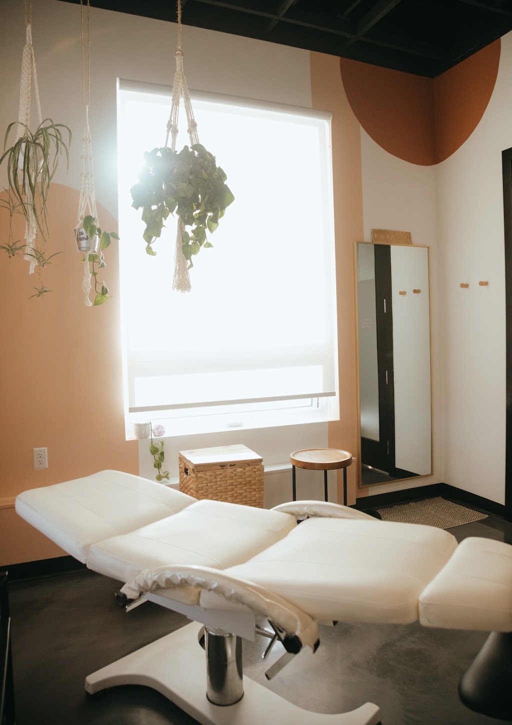 Honeybee Beauty | 3440 Fairway Plaza Rd S Studio 1008, Lethbridge, AB T1K 7T5, Canada | Phone: (587) 220-5406