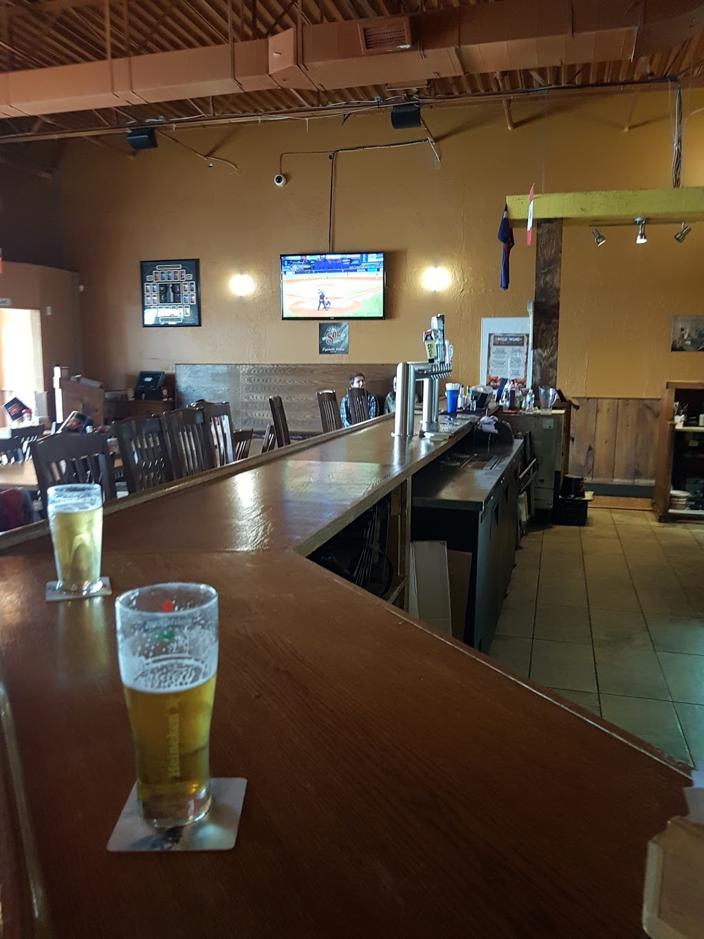 Wild Wing (alcona) | 1070 Innisfil Beach Rd, Innisfil, ON L9S 4T9, Canada | Phone: (705) 431-8325