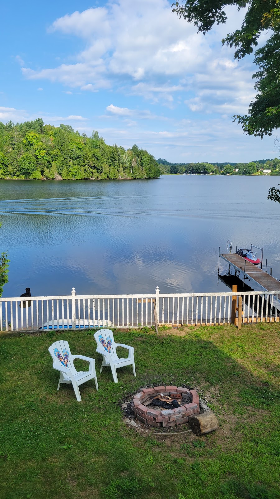 Chalet Au Petit Bonheur | 1259 Chem. Servant, Papineau, QC J0V 1W0, Canada | Phone: (819) 431-4518
