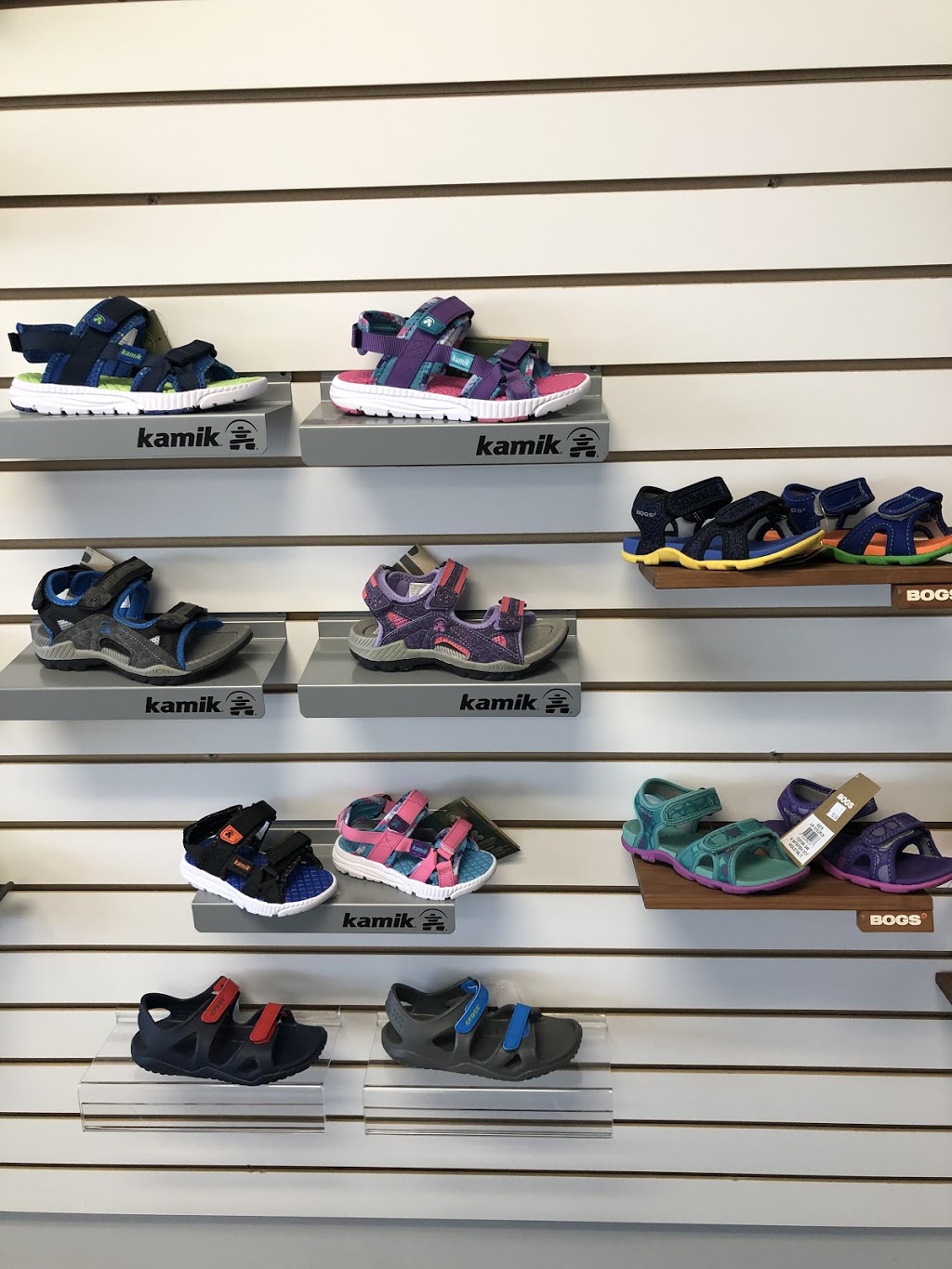 The Shoebox | 565 Murphy Rd, Sarnia, ON N7S 5B6, Canada | Phone: (519) 383-0588