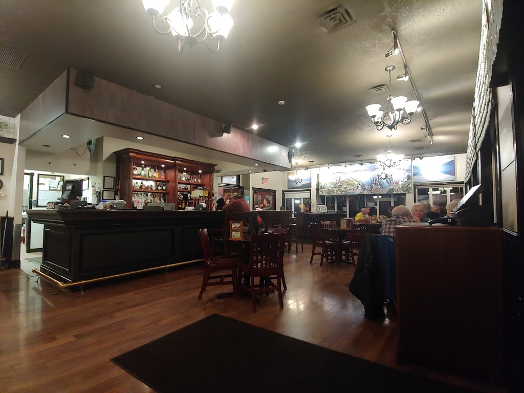 Jakes at the Lake | 109 S Shore Rd, Lake Cowichan, BC V0R 2G0, Canada | Phone: (250) 932-2221