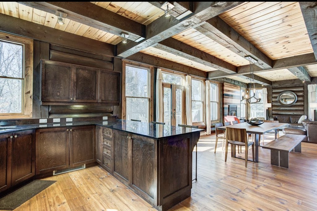 Chalet du Rêve Tremblant | 34 Chem. des Pruches, Lac-Supérieur, QC J0T 1J0, Canada | Phone: (416) 735-2311