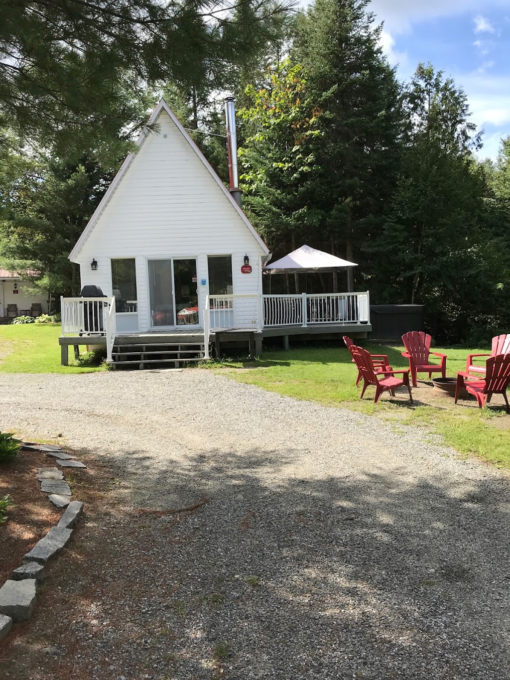 Chalets - Camping - Spa- "Pignons rouges" | 178 Chemin Beauchesne, Saint-Romain, Quebec, QC G0Y 1L0, Canada | Phone: (418) 486-2811
