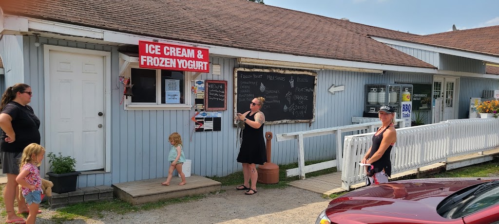 Katrine General Store | 11 Doe Lake Rd, Katrine, ON P0A 1L0, Canada | Phone: (705) 382-2397