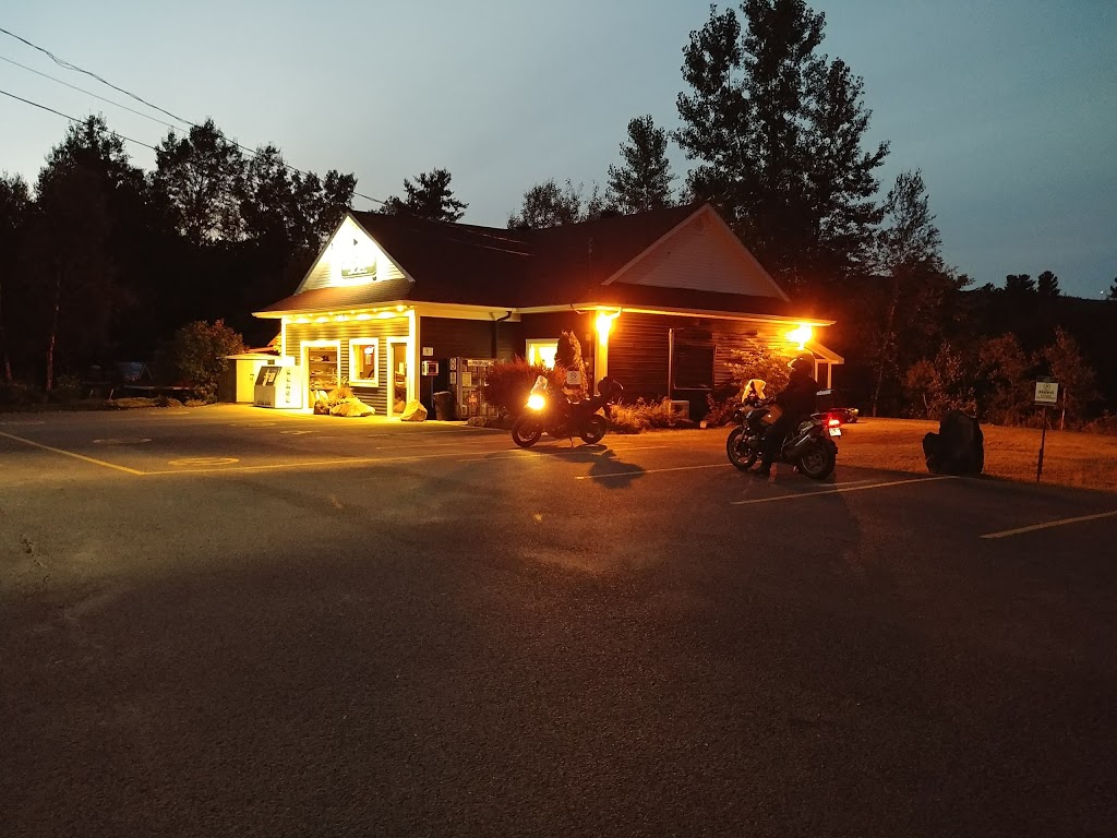 Dépanneur Fusée J.C. | 926 Route Bolton Pass, Bolton-Est, QC J0E 1G0, Canada | Phone: (450) 292-0002