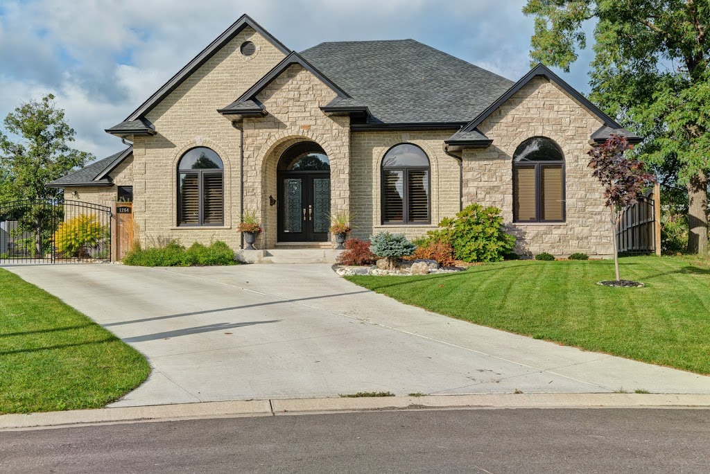 Dean Holtz Photography | 1234 Nottingham Dr, Sarnia, ON N7S 5B9, Canada | Phone: (519) 330-4490