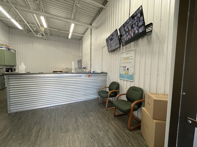 Entreposage Montreal Mini Storage - Lachine | 3025 Victoria St, Lachine, Quebec H8S 1Z4, Canada | Phone: (438) 601-5972