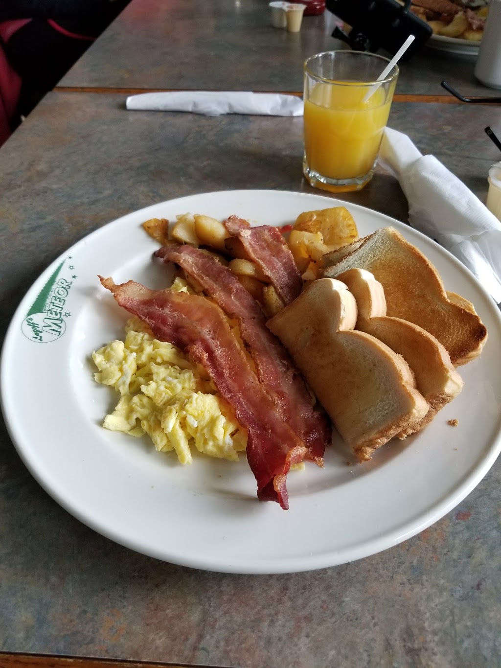 Washago Village Restaurant | 9620 Highway 11 South, Washago, ON L0K 2B0, Canada | Phone: (705) 689-0782