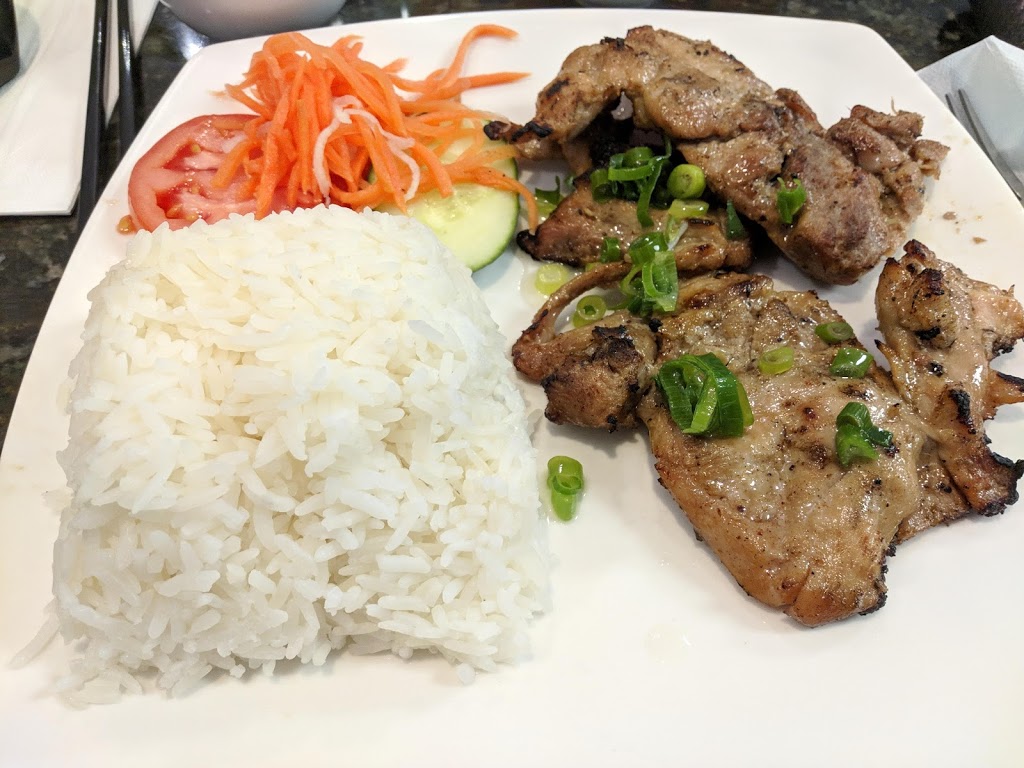 Pho Huong Trang | 3366 Keele St, North York, ON M3M 2Y9, Canada | Phone: (416) 638-1480