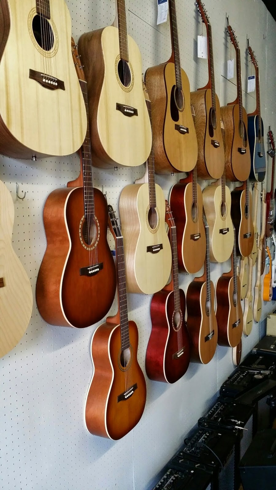 Metro Music | 695 Bank St, Ottawa, ON K1S 3T8, Canada | Phone: (613) 233-9688