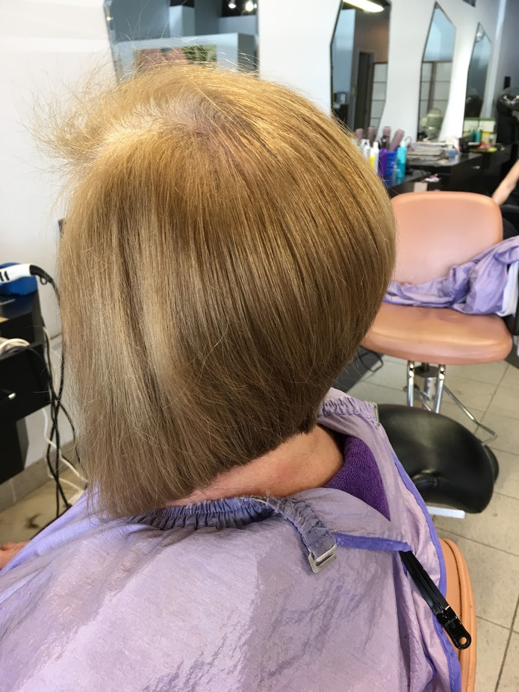 Lis Beauty Salon | 2300 John St #19, Thornhill, ON L3T 6G7, Canada | Phone: (647) 989-7778