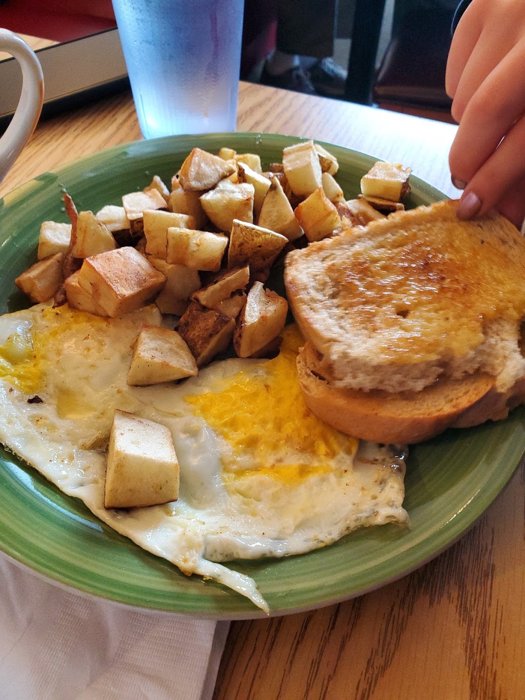 Brendas Homestyle Cookin | 125 Main St, Newport, VT 05855, USA | Phone: (802) 487-9372