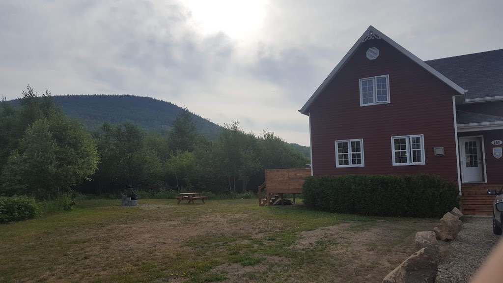 Domaine multis-bois | Chem. des Multis-Bois, Petite-Rivière-Saint-François, QC G0A 2L0, Canada | Phone: (418) 632-5257