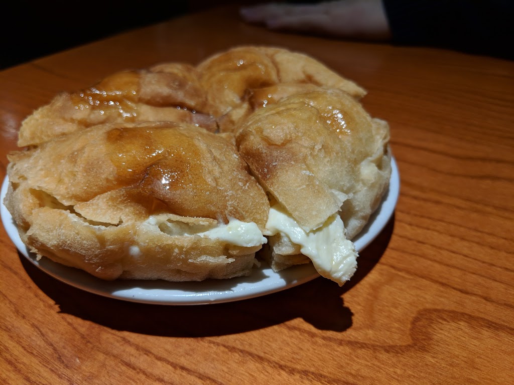 Veslo Family Restaurant | 100 Arnold St, Kitchener, ON N2H 6C9, Canada | Phone: (519) 744-9292