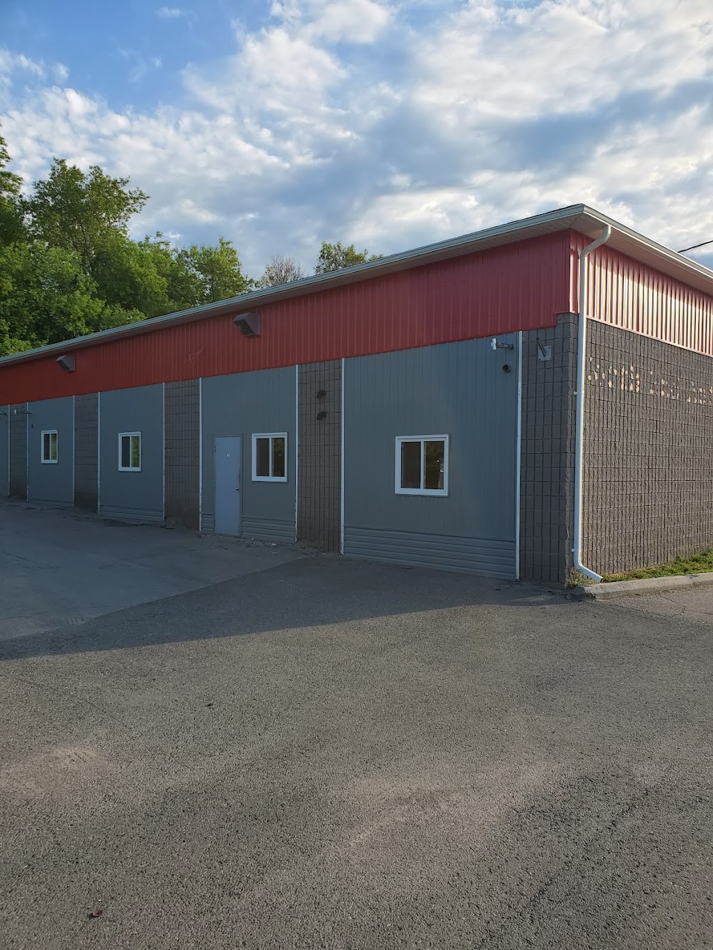 Zachary Simmons Eavestroughing | 65 King St E, Omemee, ON K0L 2W0, Canada | Phone: (705) 768-0701