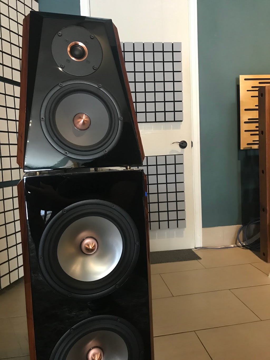 Executive Stereo | 2076 Avenue Rd, North York, ON M5M 4A6, Canada | Phone: (416) 927-1400