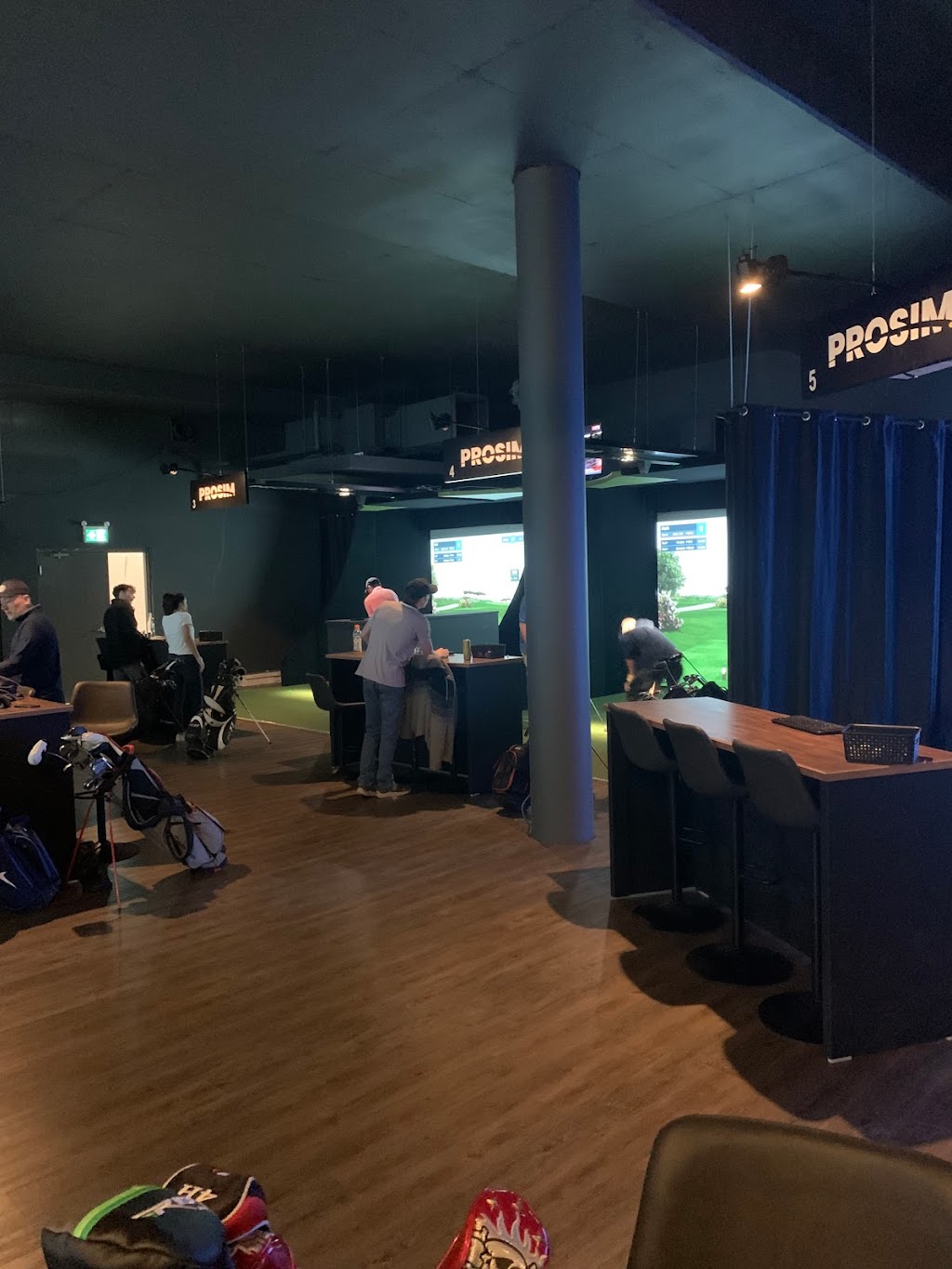 Golf Lounge | 3000 12e Avenue N suite 200, Sherbrooke, QC J1H 5H3, Canada | Phone: (819) 822-2112