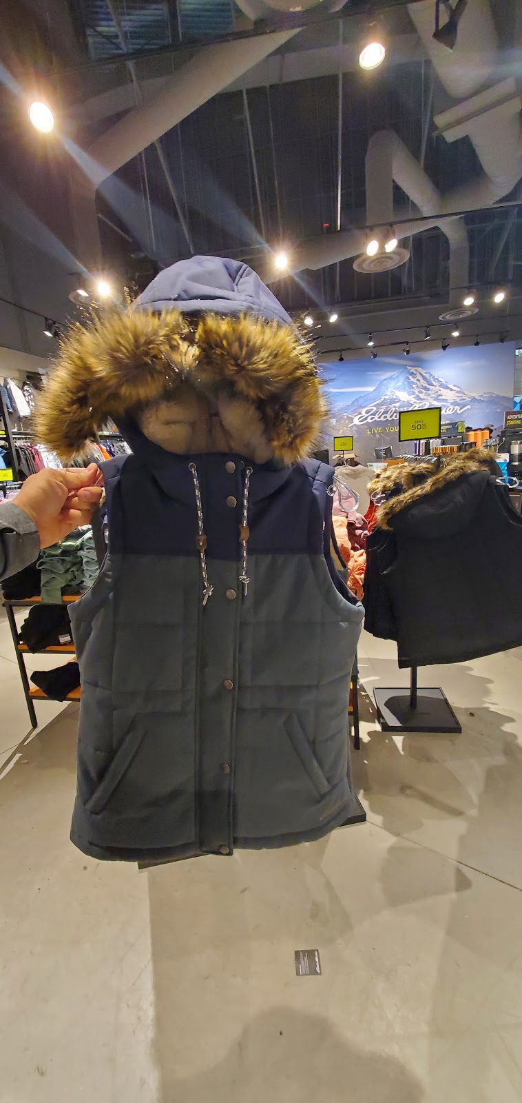 Eddie Bauer | 1 Bass Pro Mills Dr Suite 713, Concord, ON L4K 5W4, Canada | Phone: (905) 738-8755