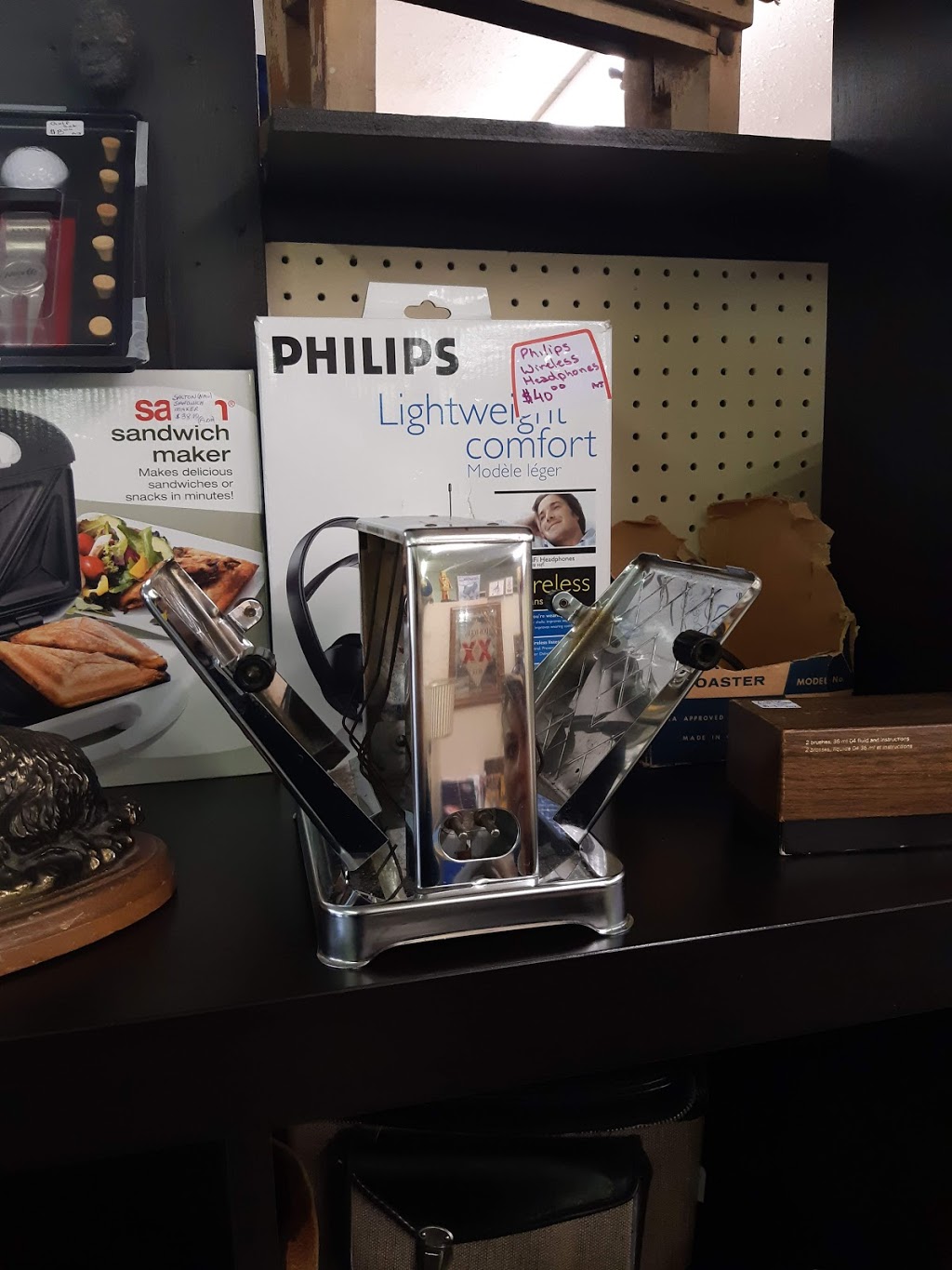 Gibsons Landing Trading Post | 292 Gower Point Rd, Gibsons, BC V0N 1V0, Canada | Phone: (604) 886-7225