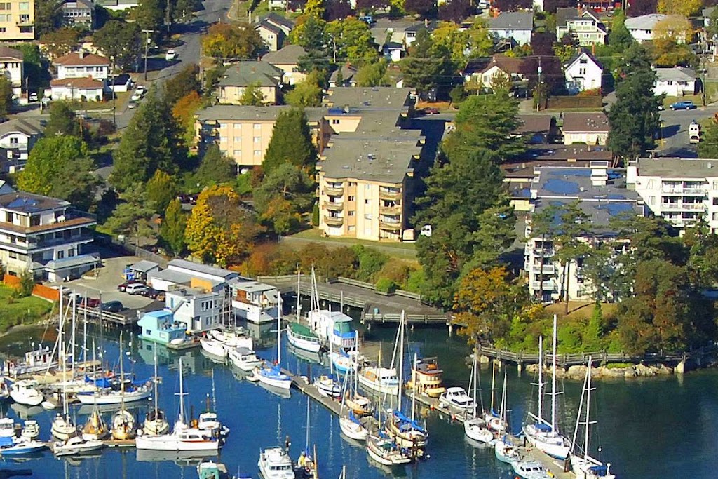 Ocean Park Manor | 885 Dunsmuir Rd, Victoria, BC V9A 6W6, Canada | Phone: (250) 410-1705