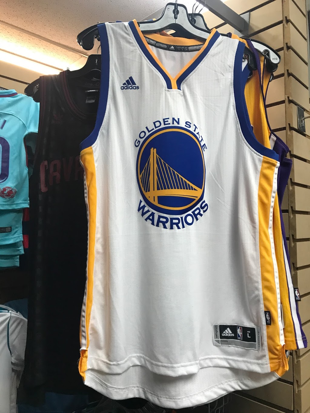 Sport Station | 4127 Rue Jean-Talon, Saint-Léonard, QC H1S 1J6, Canada | Phone: (514) 374-5555