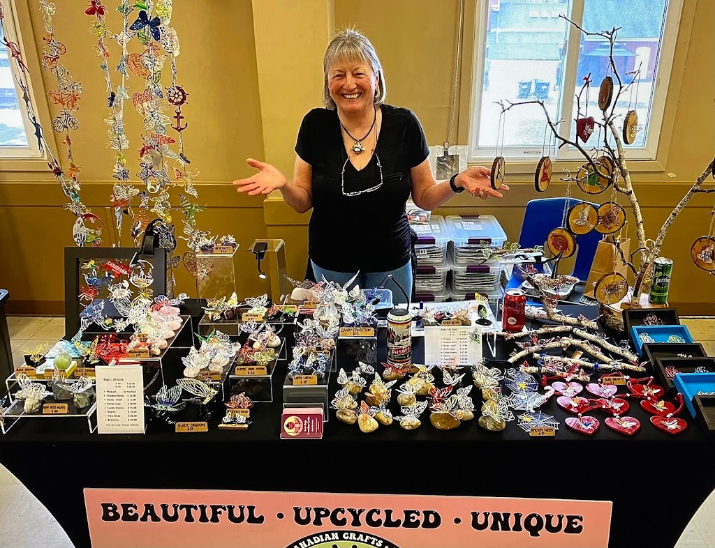 Love Bugs Canadian Crafts | 721 Kelly St, Innisfil, ON L9S 2E4, Canada | Phone: (705) 816-2220