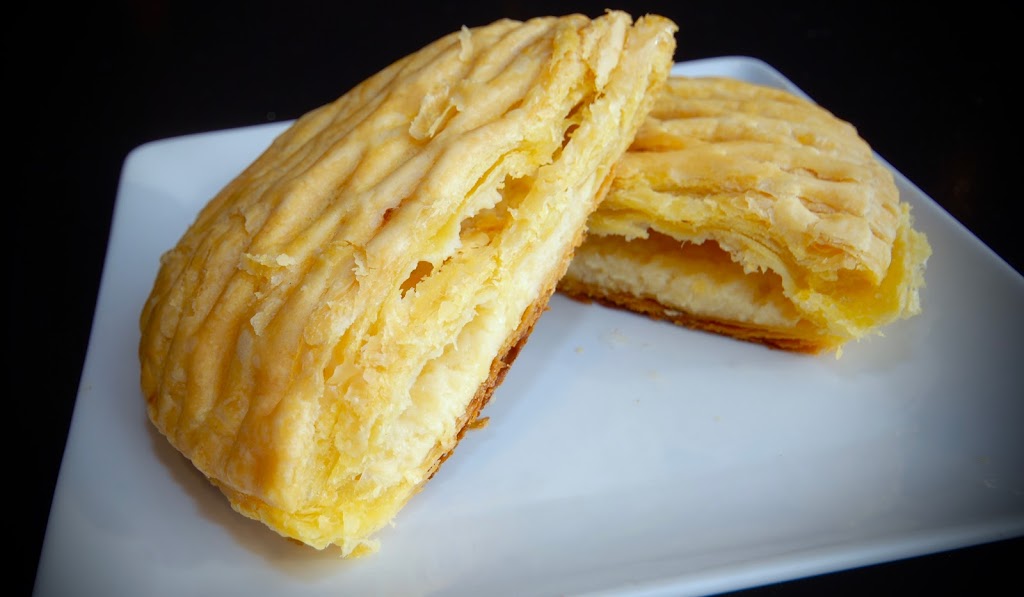 Loukouman - Coffee Espresso Tea - Ice Cream - Dessert - Catering | 522 Rue Jarry O, Montréal, QC H3N 1E9, Canada | Phone: (514) 272-5272